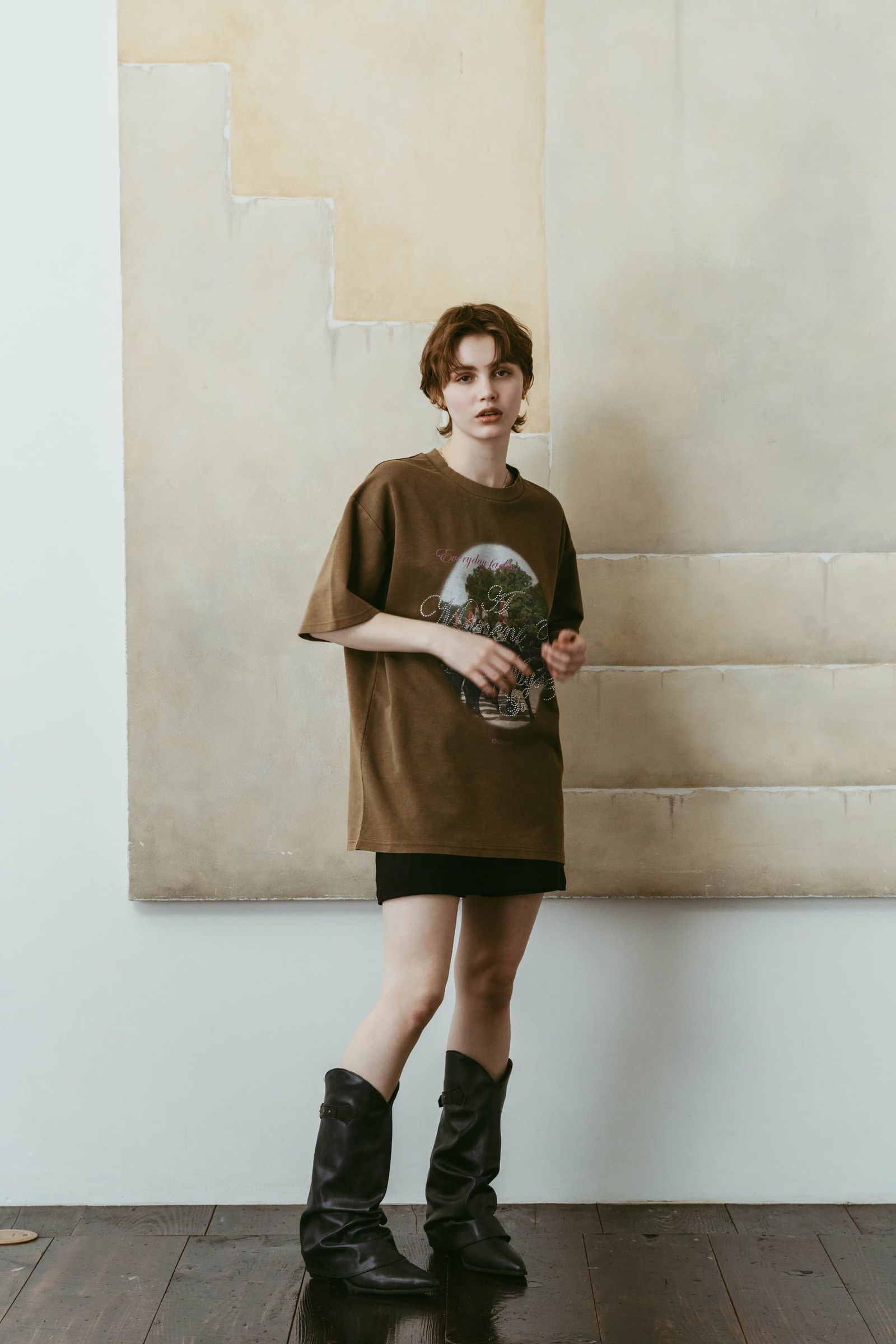 ラインストーングラフィックTシャツ (ベージュ) rhinestone graphic tee(unisex) (Beige) /  26SS