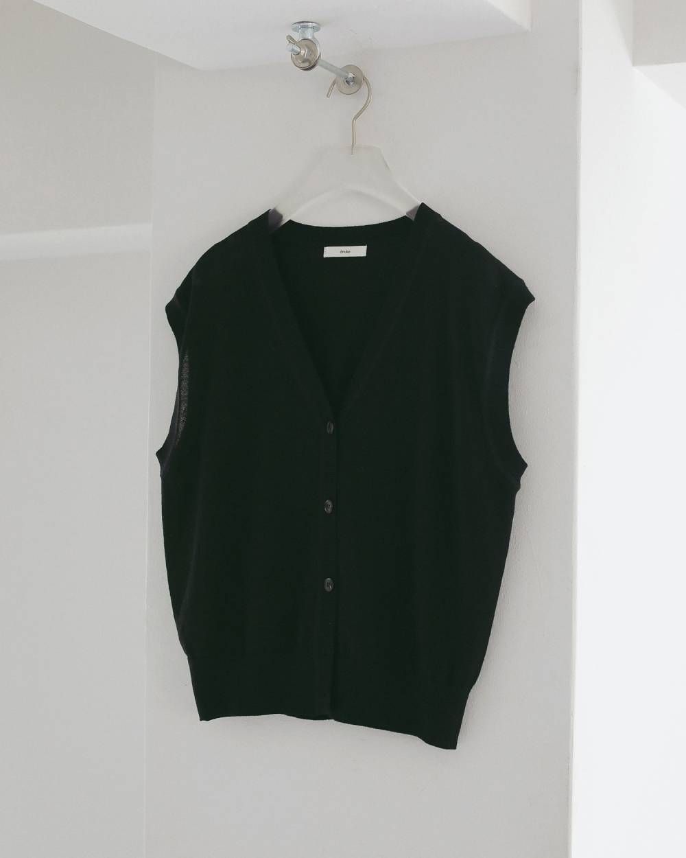 Vネック ボタンベスト (ブラック) Vneck Botton Vest (Black) / 27SS