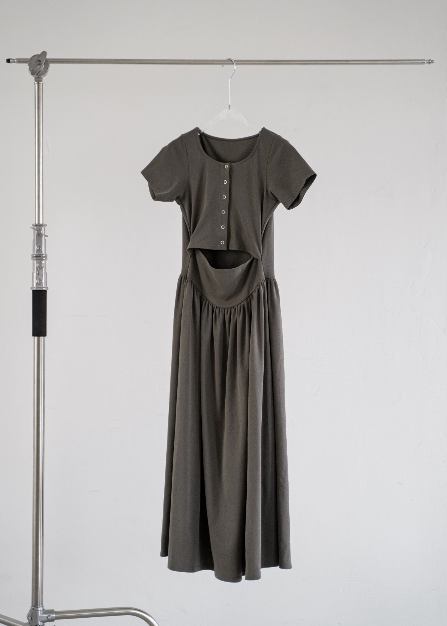 ヘルシーカット ワンピース (カフェモカ) healthy cut out waist snap button OP (caffe mocha) /  26SS