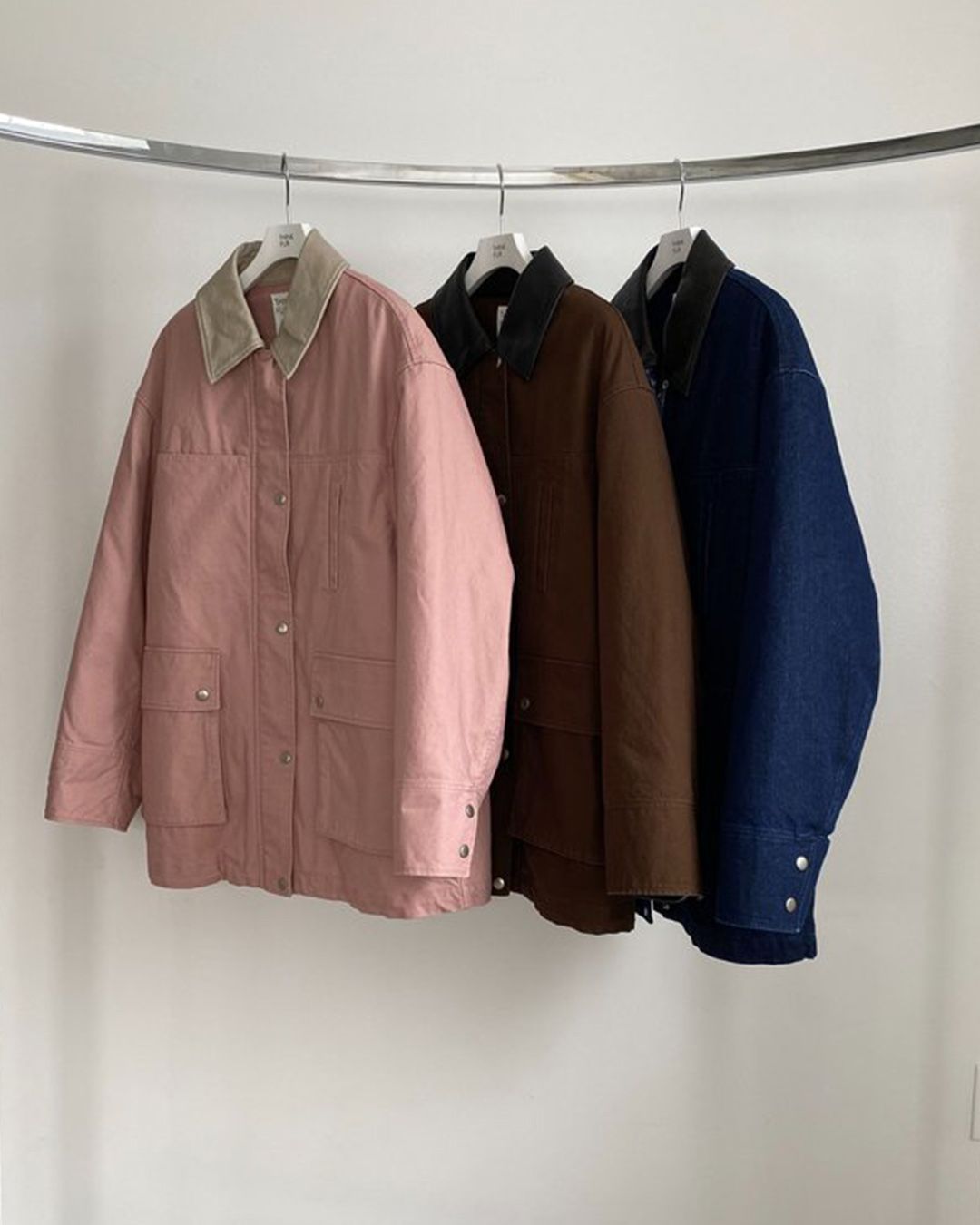 【先行予約】【26TH-02】フェイクレザーカラー カバーオール (ピンク) Fake Leather Collar Coverall (Pink) /  エコファー  /  フェイクファー 【受注期間6/14 23:59まで】