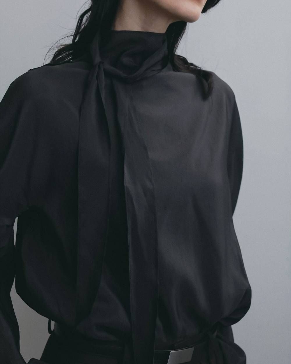 オーガンジー タイブラウス (ブラック) Organdy Tie Blouse (Black) / 26AW 【6月29日まで期間限定予約】