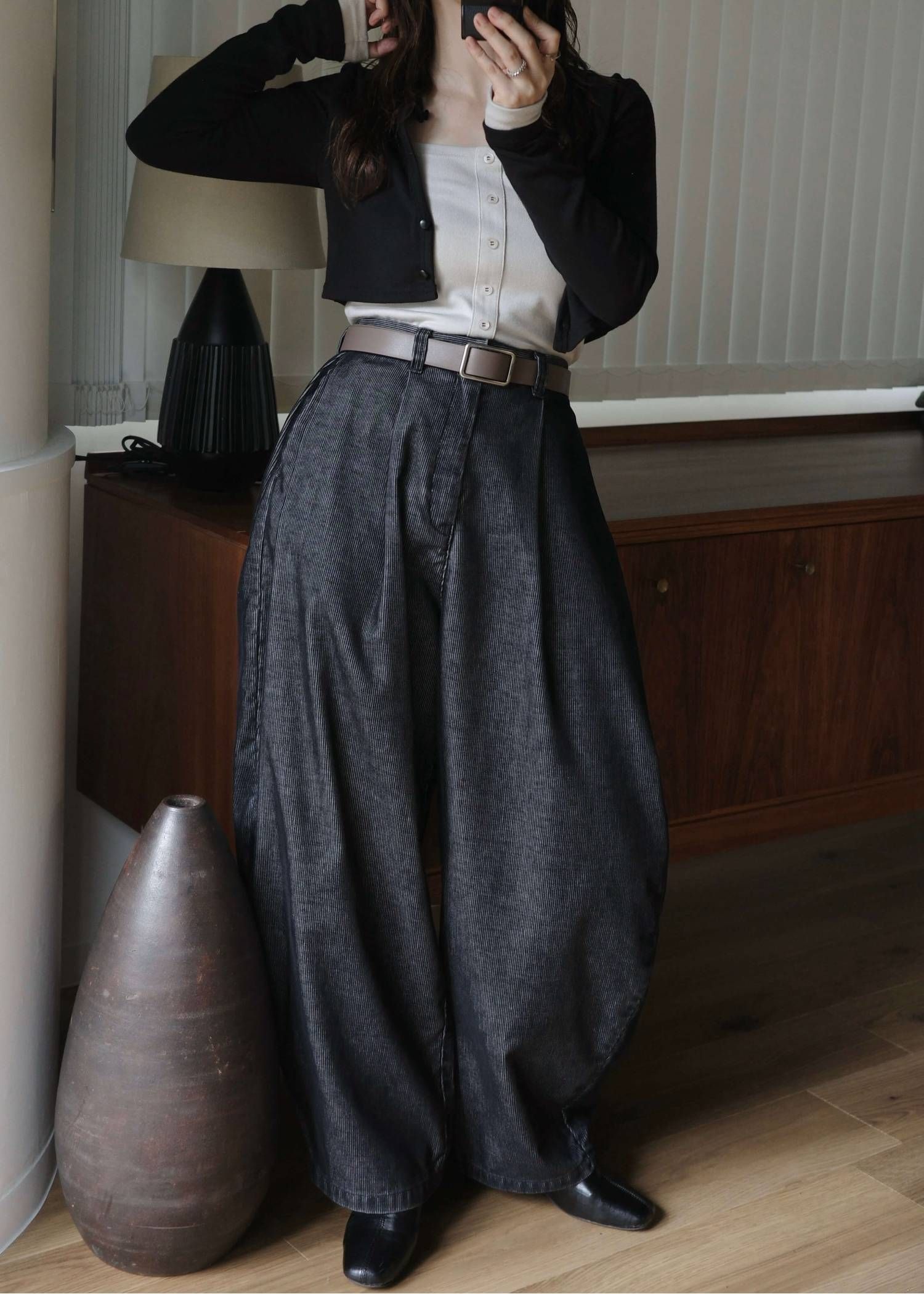 サイドタック コーデュロイ カーブパンツ (ブラック) side tuck chemical wash corduroy curve PT (Black) /  26AW