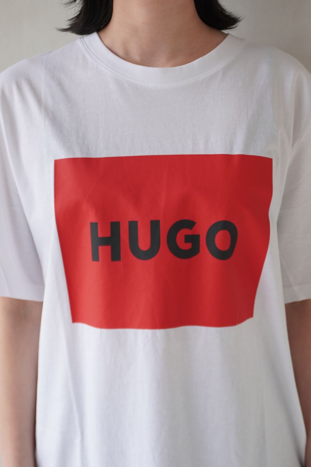 【HUGO RED】ラベルロゴ Tシャツ (ホワイト) / ユニセックス