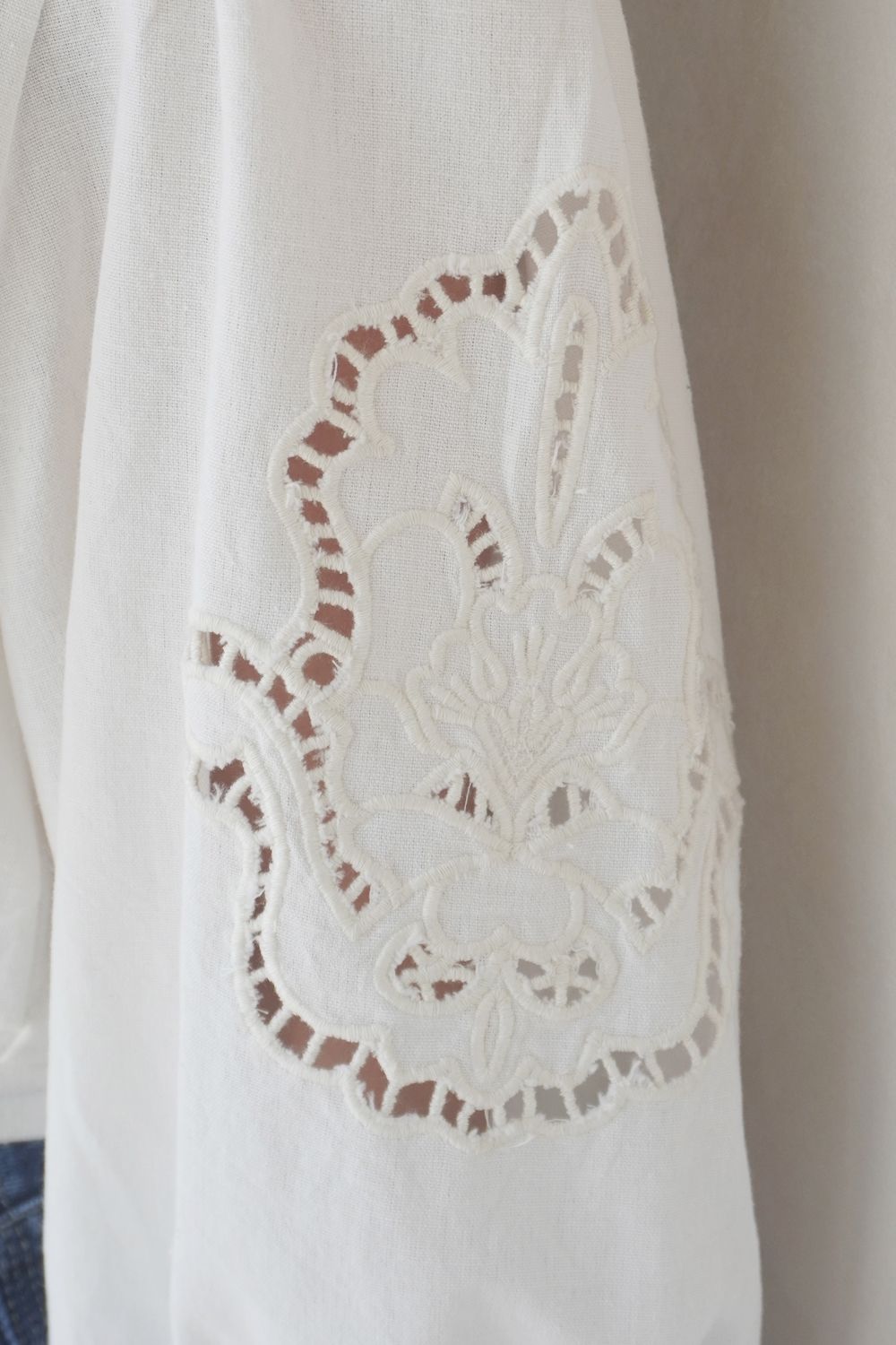 HANDCUT EMBROIDERY TOPS / ハンドカット ワーク刺繍トップス (ホワイト)