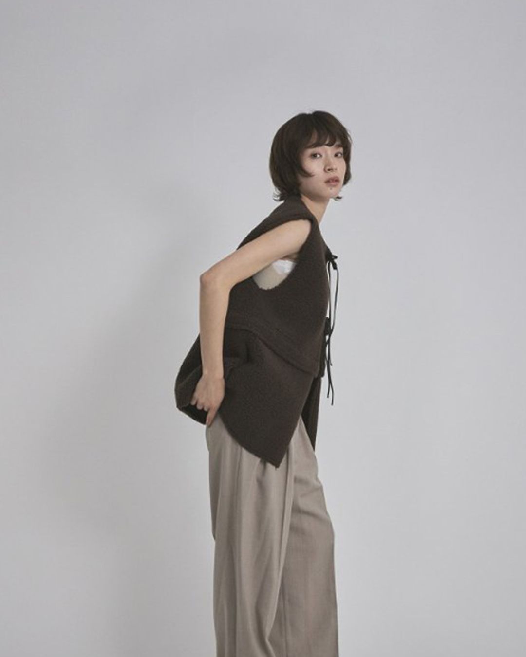 【先行予約】【26TH-15】ムートン調ボアショートベスト (ブラウン) Mouton Like Boa Short Vest (Brown) /  エコファー  /  フェイクファー 【受注期間6/14 23:59まで】