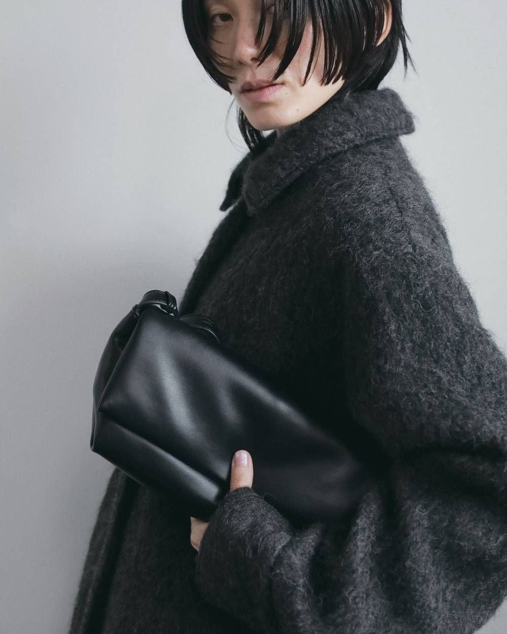 エコレザーラップバッグ (ブラック) Ecoleather Wrap Bag (Black) / 26AW 【6月29日まで期間限定予約】