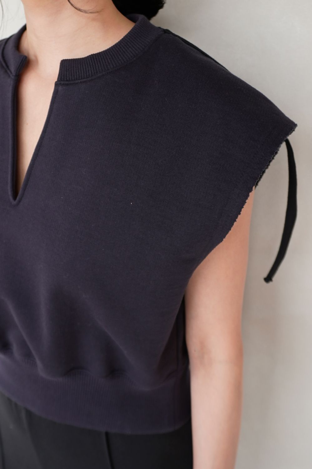 完売品＜CINOH＞SLEEVELESS SWEAT PULL-OVER - レディース