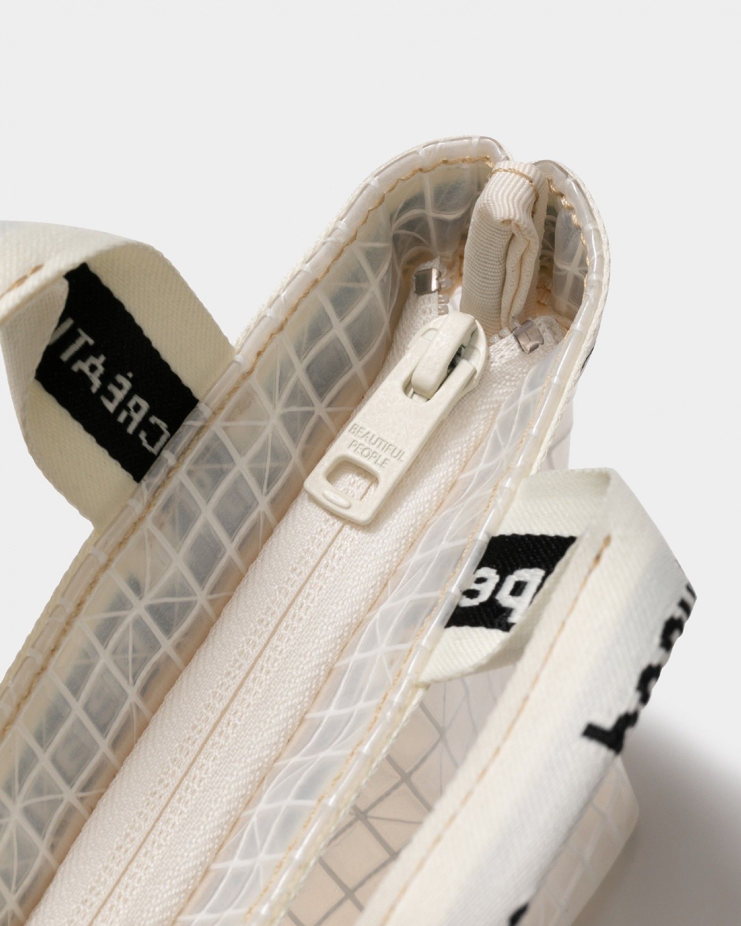 plaid vinyl logo poach / ロゴポーチ (クリア)