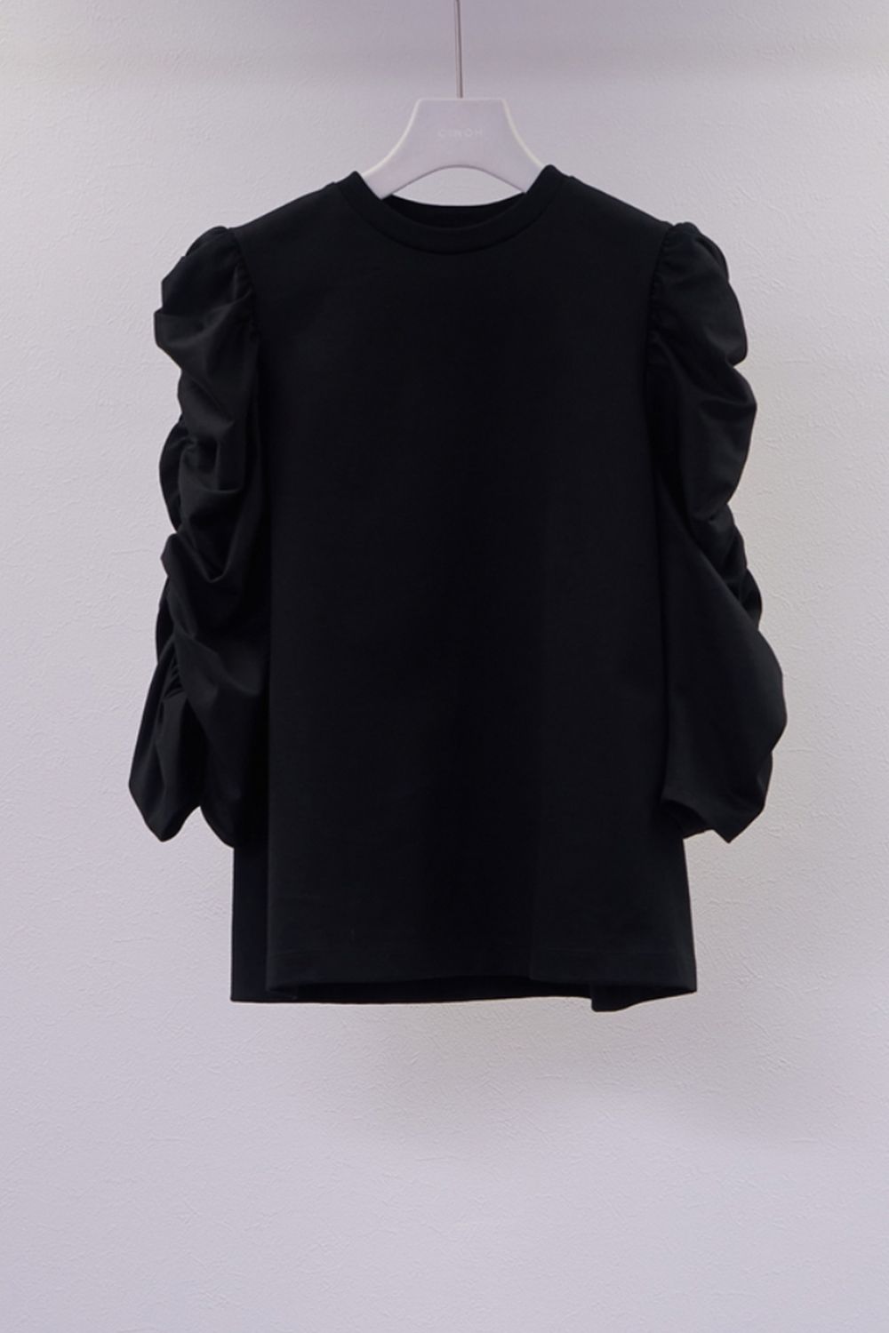 REFINA GATHERED SLEEVE T-SHIRT / レフィナギャザースリーブTシャツ (ブラック)