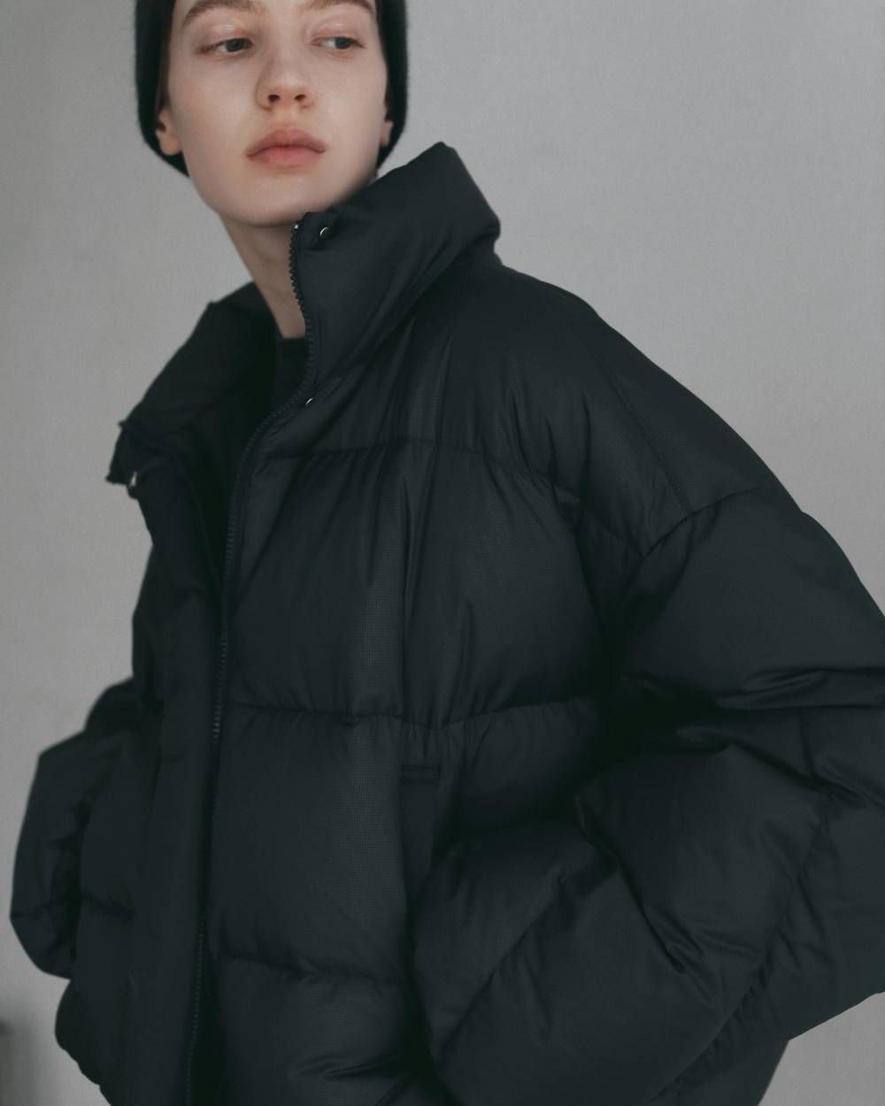 スタンドカラーダウンジャケット (チャコールグレー) Standcollar Down Jacket (Charcoal gray) / 26AW 【6月29日まで期間限定予約】