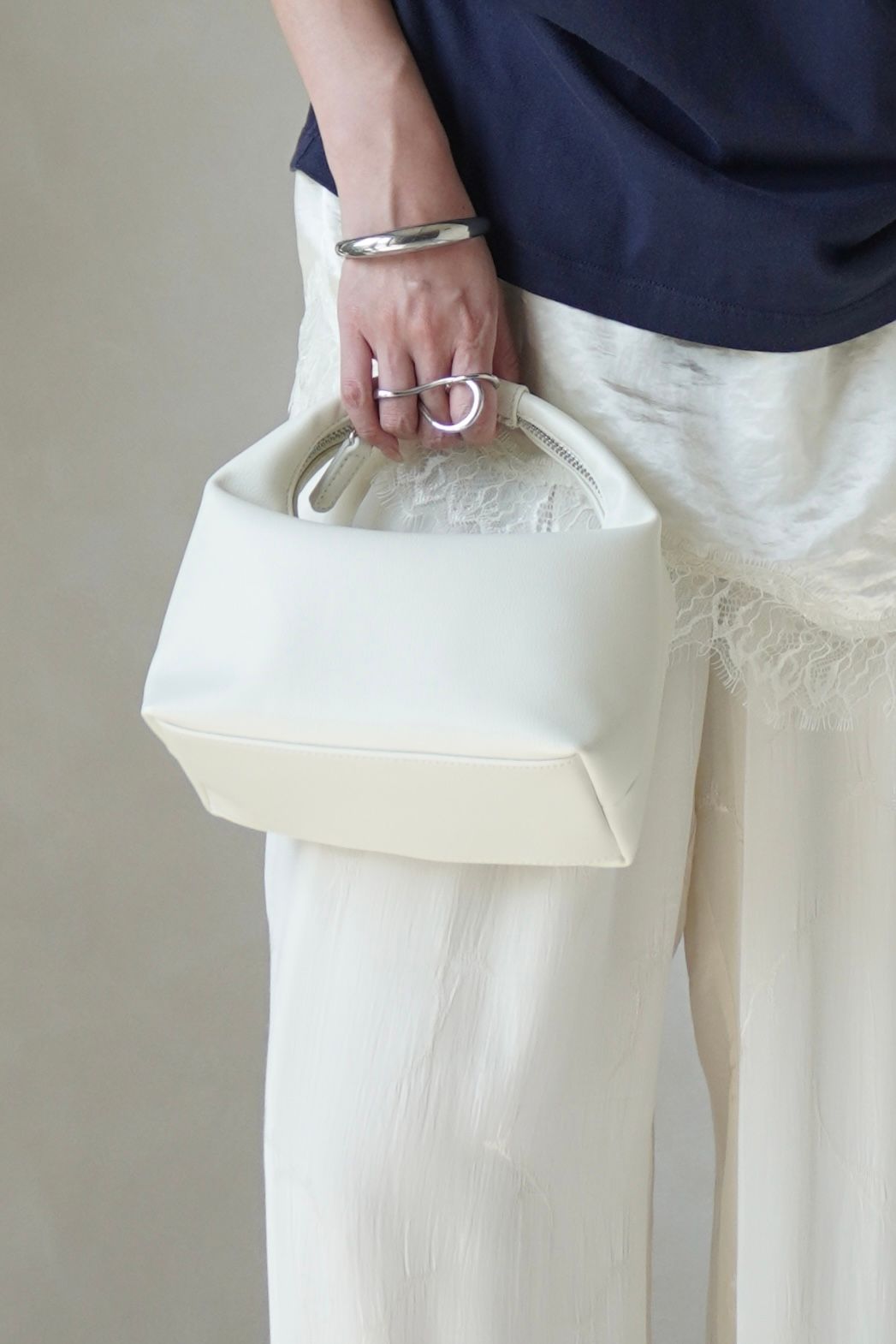 ワンハンドル レザーバッグ (アイボリー) Onehandle Leather Bag (Ivory) / 26AW