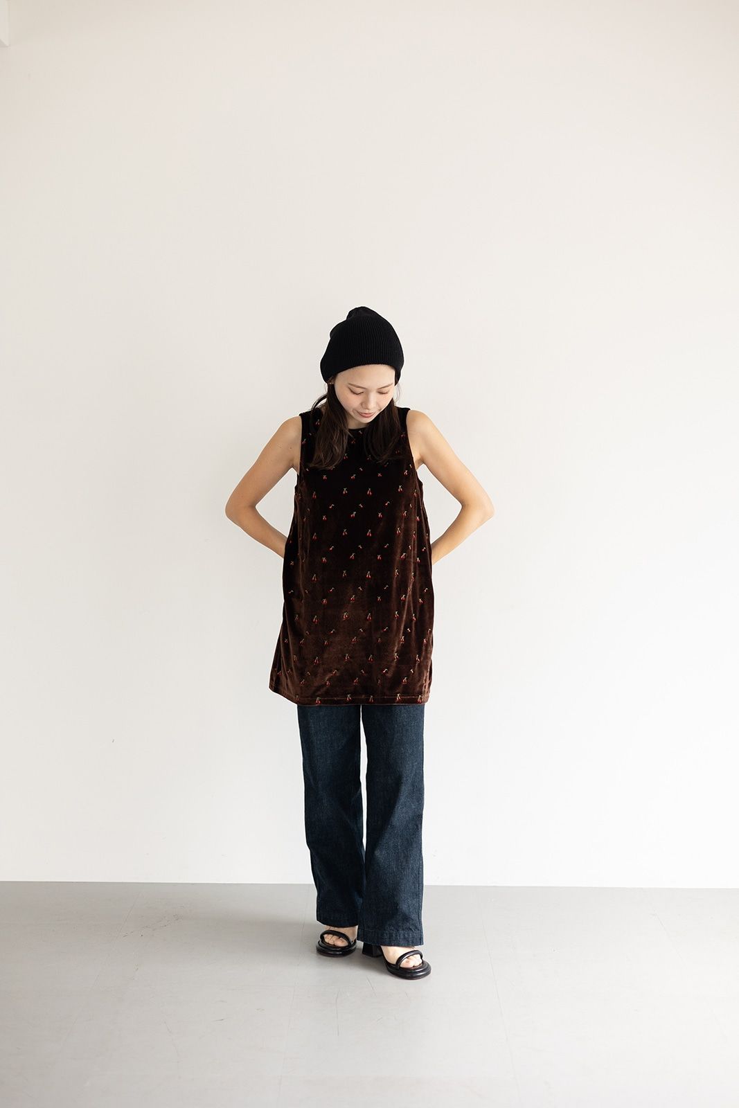 チェリーエンブロイダリーベロアチュニック (ブラウン) Cherry Embroidered Velour Tunic (Brown) /  26SS
