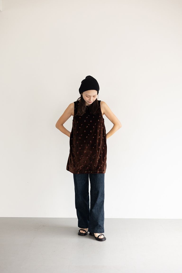 ややゆとりのあるシルエットで、身体のラインを拾わずリラックス感のある着心地。