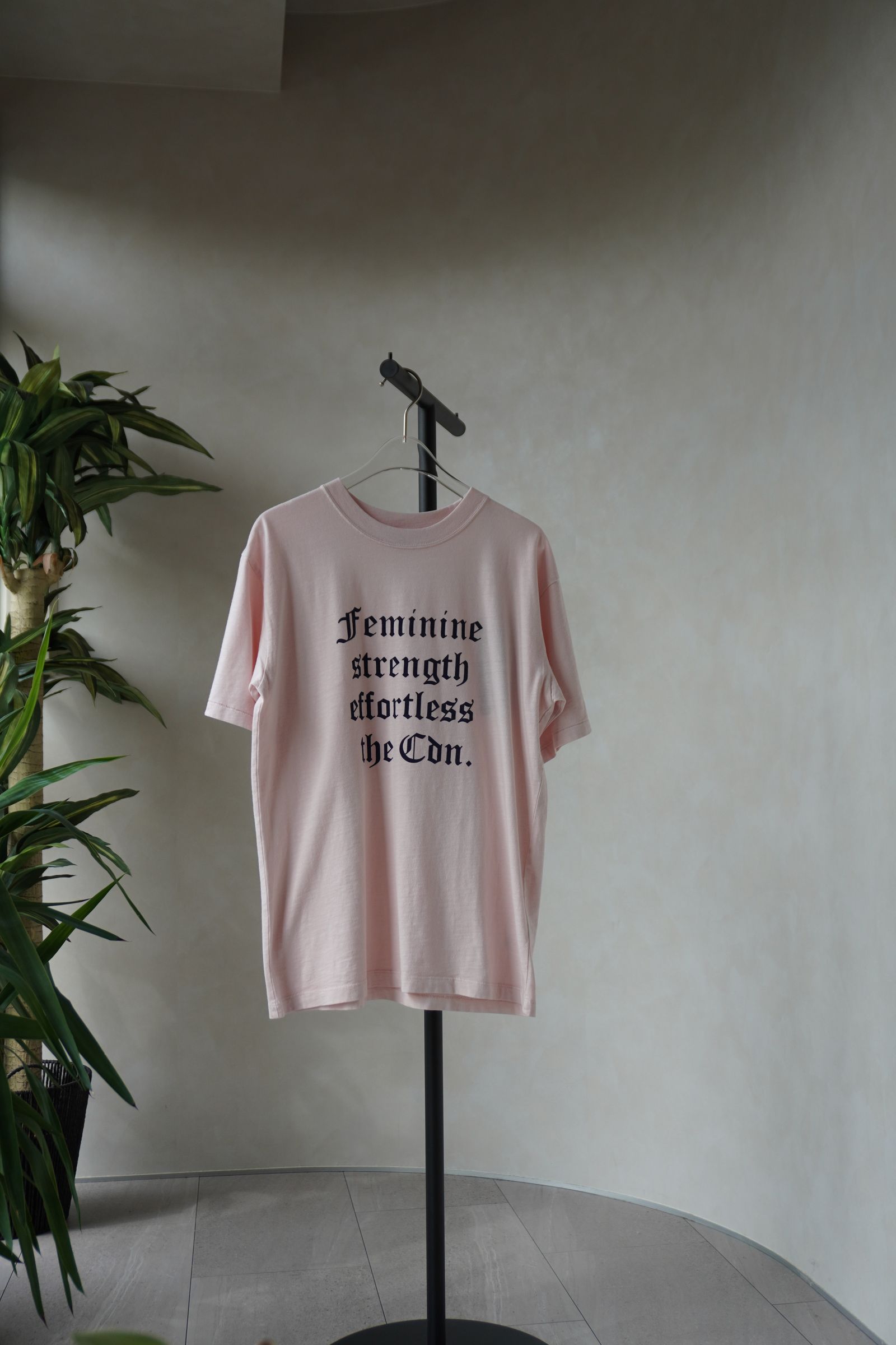 パーマネント Tシャツ (FLOCKY OLD ENGLISH) PARMANENT TEE (FLOCKY OLD ENGLISH) /  26SS