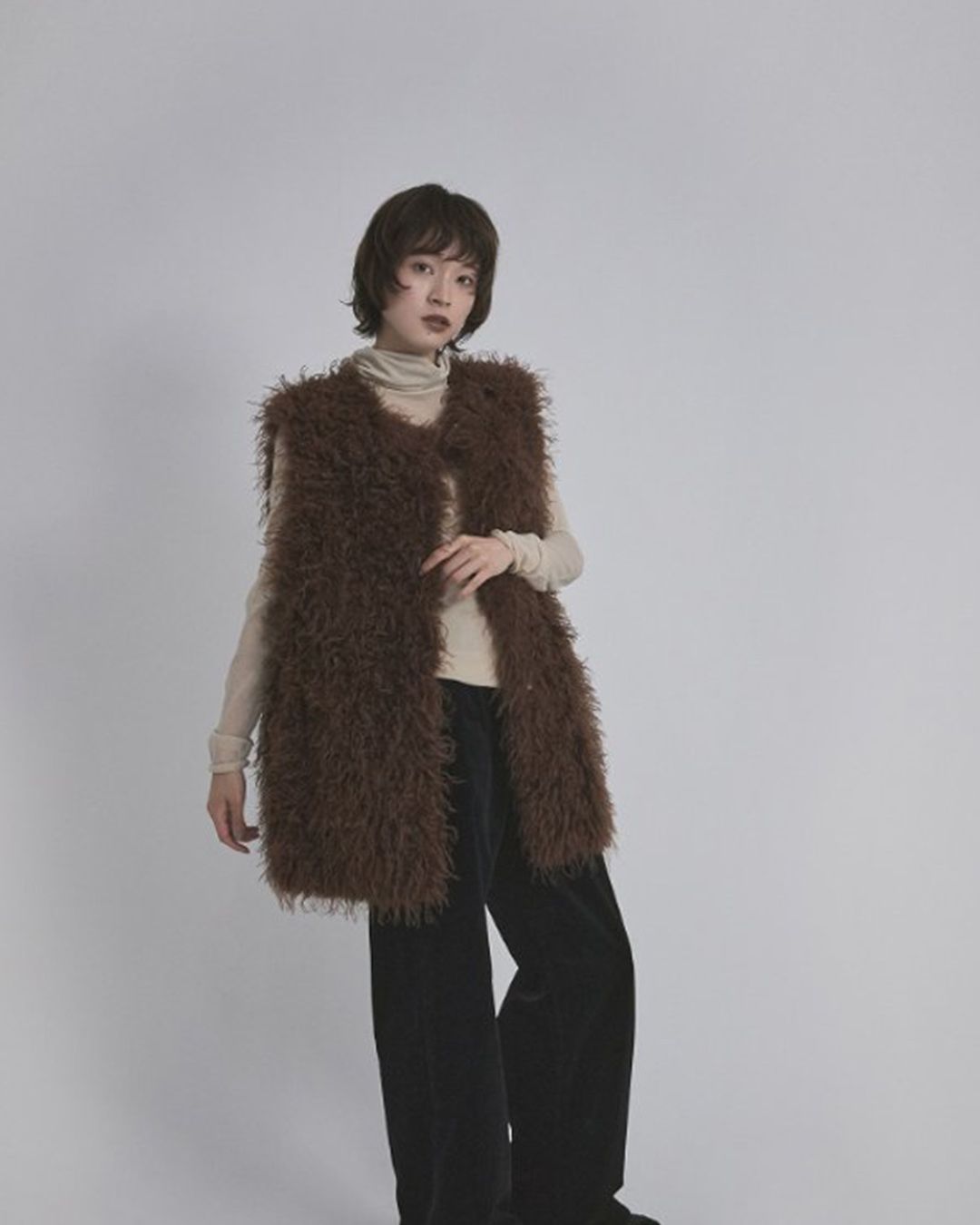 【先行予約】【26TH-18】カーリーファーベスト (ブラウン) Curly Fur Vest (Brown) /  エコファー  /  フェイクファー 【受注期間6/14 23:59まで】
