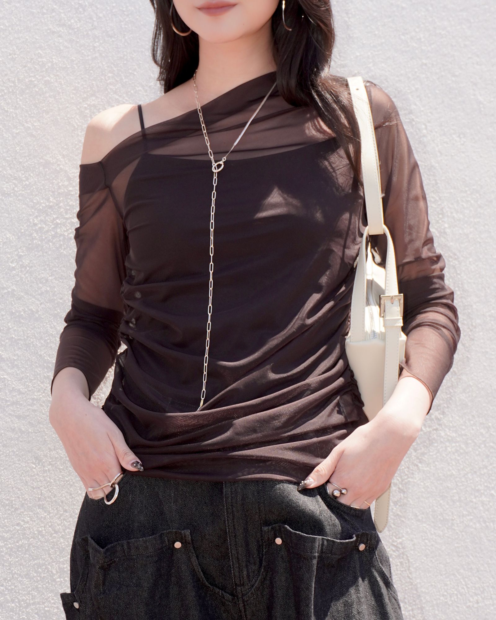 シアーオフショルダートップス (ブラウン) Sheer Offshoulder Tops (Brown) /  26SS