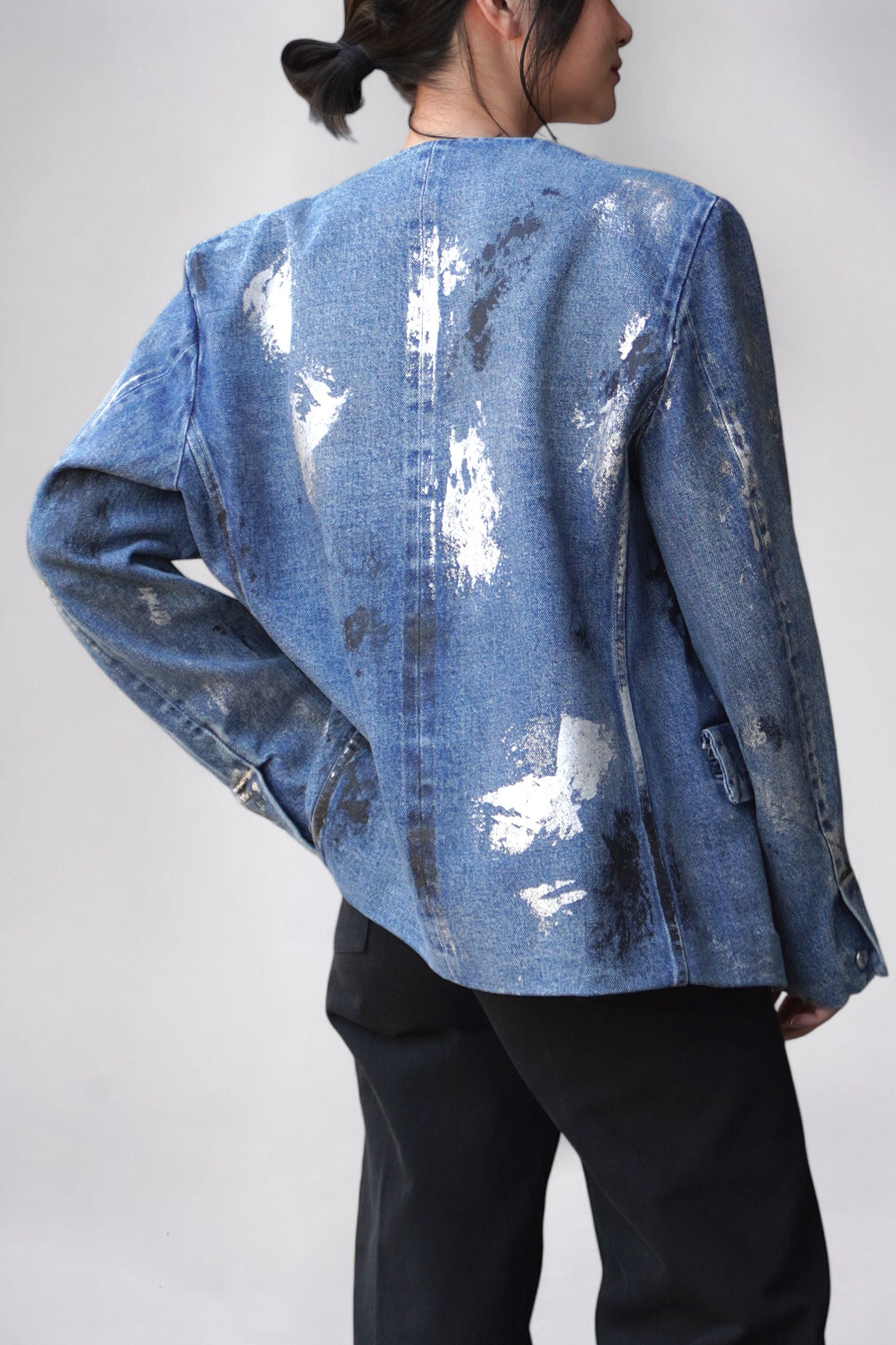 NO COLLAR JEAN JACKET / ノーカラー デニムジャケット (メタリックブルー) / レディース