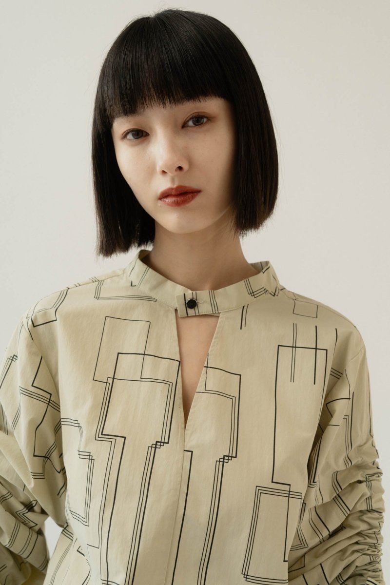 shirring sleeve pattern blouse / シャーリングスリーブ パターンブラウス (ベージュ) / 25SS