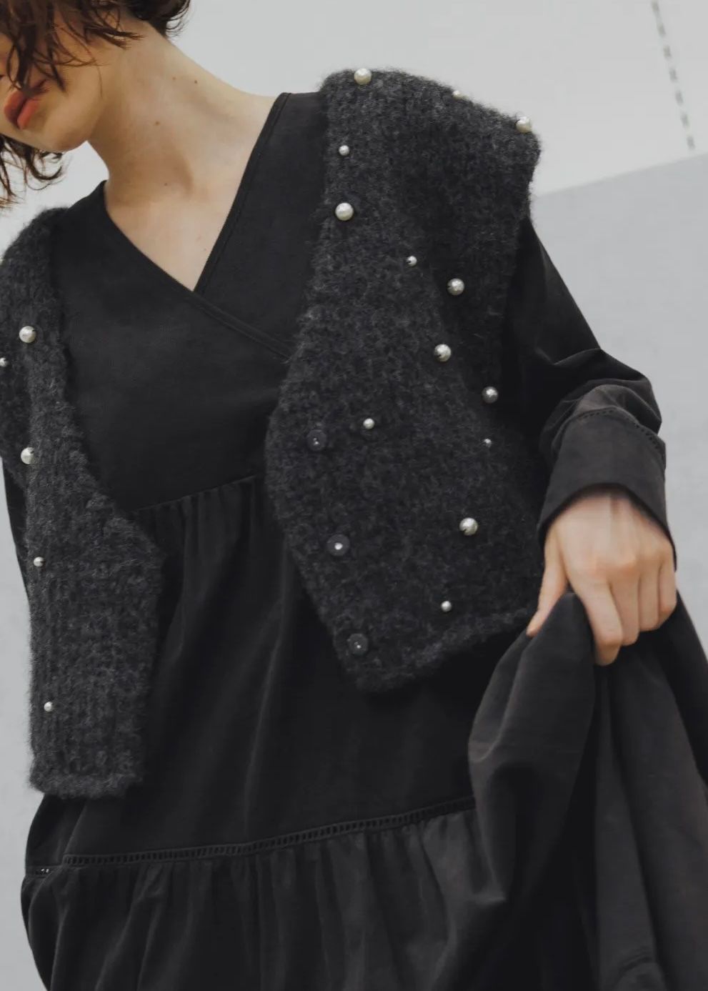 handmade random pearl knit vest / ランダムパール ニットベスト (チャコール) / 25AW