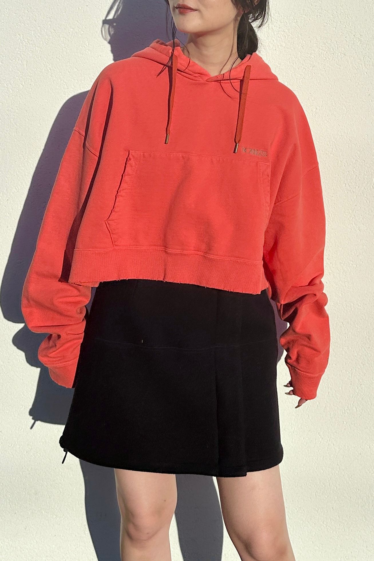 【残り1点】NOUNLESS SHORT HOODIE TOPS (ORANGE) / ショートフーディトップス オレンジ