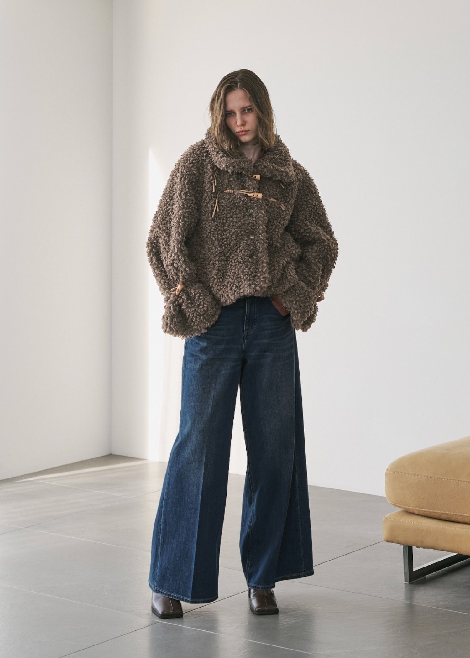 poodle fur cord toggle short JK / プードルファー トグルショートジャケットコート (ブラウン) / 25AW