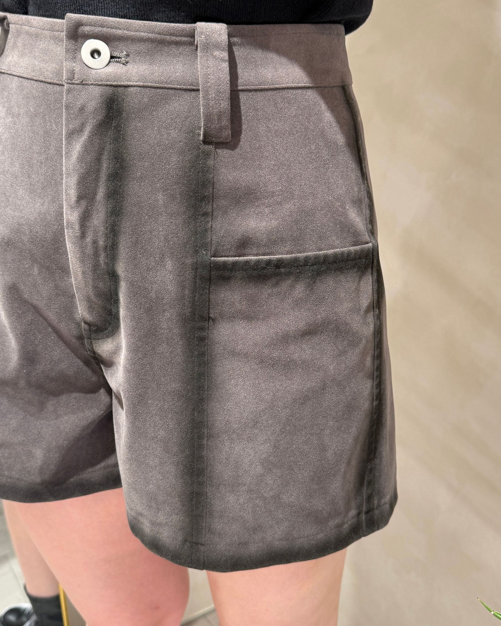 FAKE AGING SUEDE LIKE SHORT PANTS / フェイクエイジング スエードライクショートパンツ (チャコールブラック)