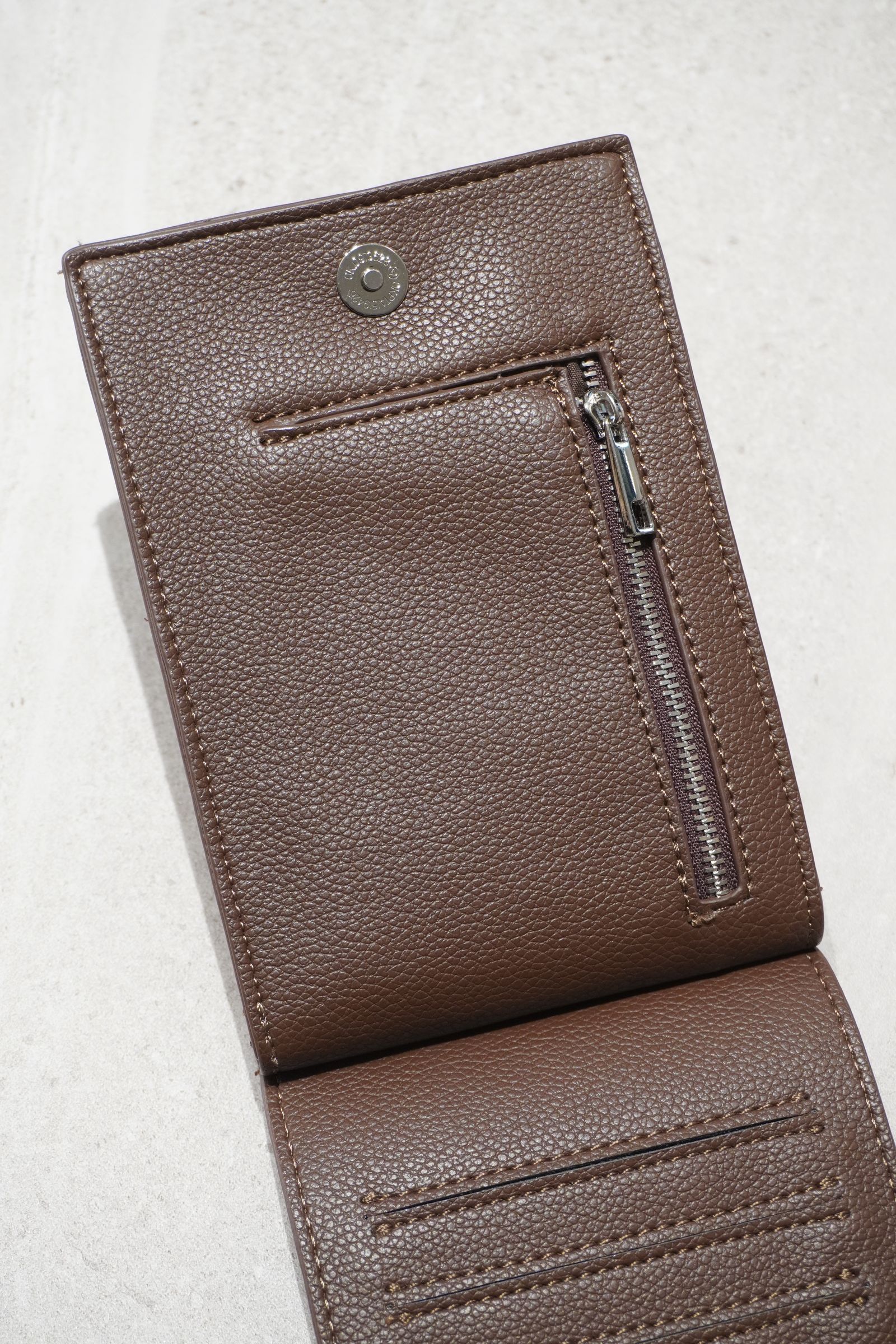 RECYCLING LEATHER MULTI MOBILE POUCH / リサイクルレザーマルチモバイルポーチ (ブラウン) スマホショルダー/コインケース・カードホルダー付き / 取り外し可能