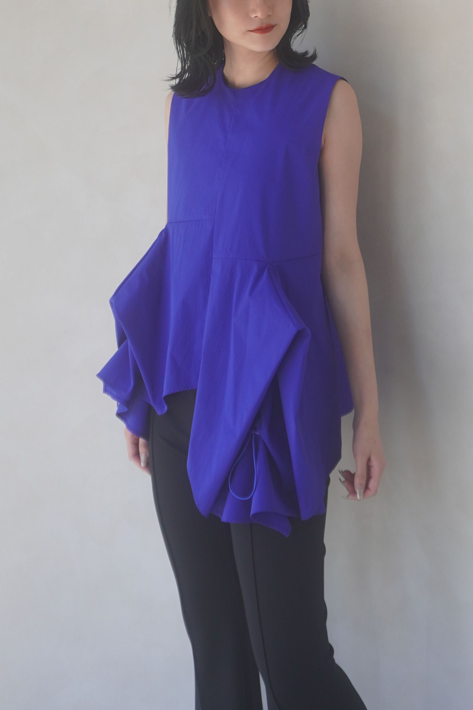 TUCK GATHER SLEEVELES TOP / タックギャザースリーブレストップス (ブルー)