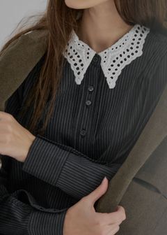 lace collar hem shoulder pintuck SH / レースヘムショルダー ピンタックシャツ (チャコール) / 25AW /