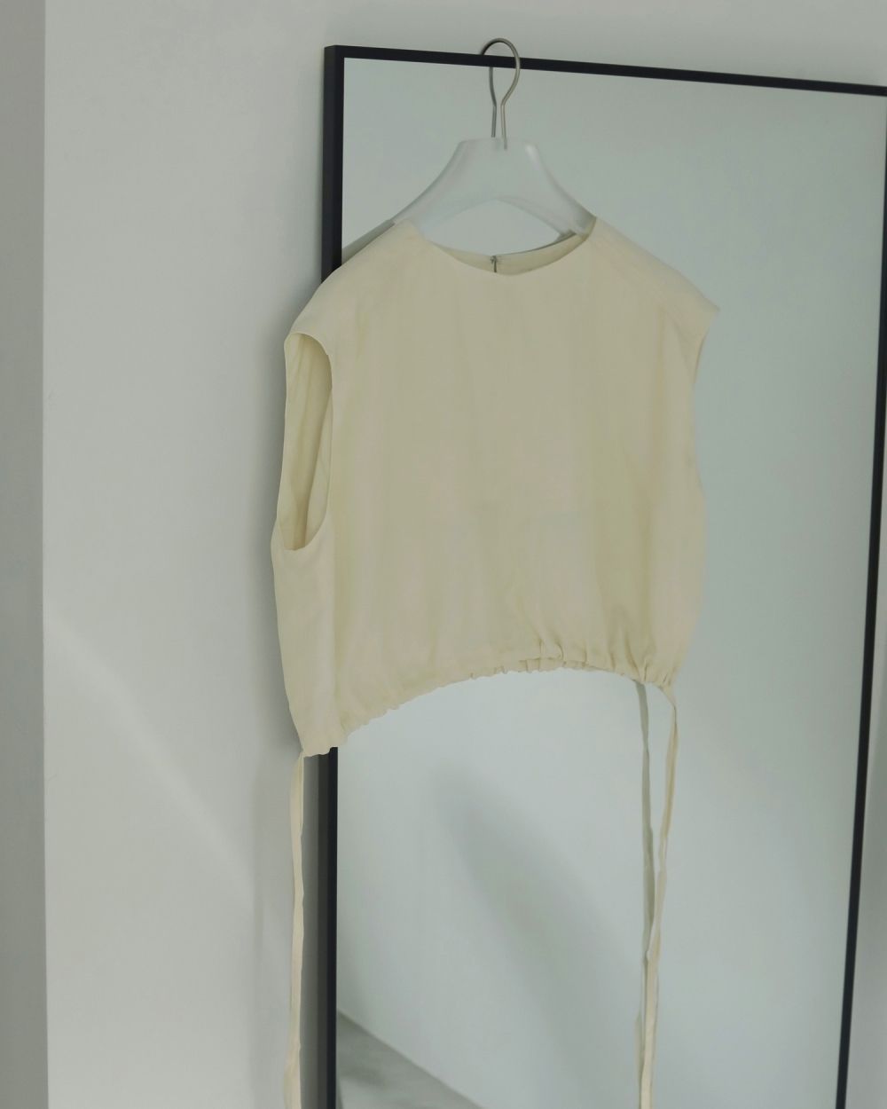 Sleeveless Drawstring Tops / スリーブレス ドロスト トップス (アイボリー)