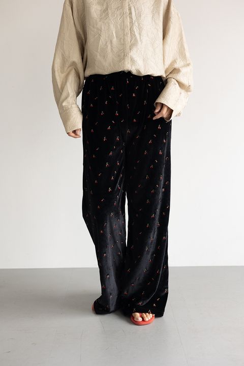 チェリーエンブロイダリーベロアパンツ (ブラック) Cherry Embroidered Velour Pants (Black) /  26SS