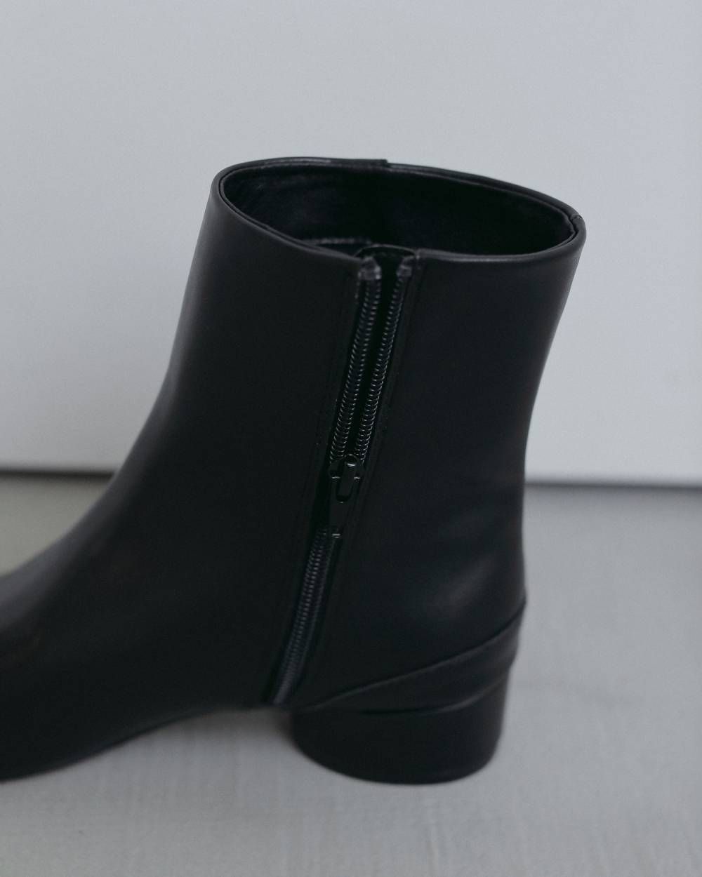 ローヒール ショートブーツ (ブラック) Lowheel Short Boots (Black) / 26AW 【6月29日まで期間限定予約】