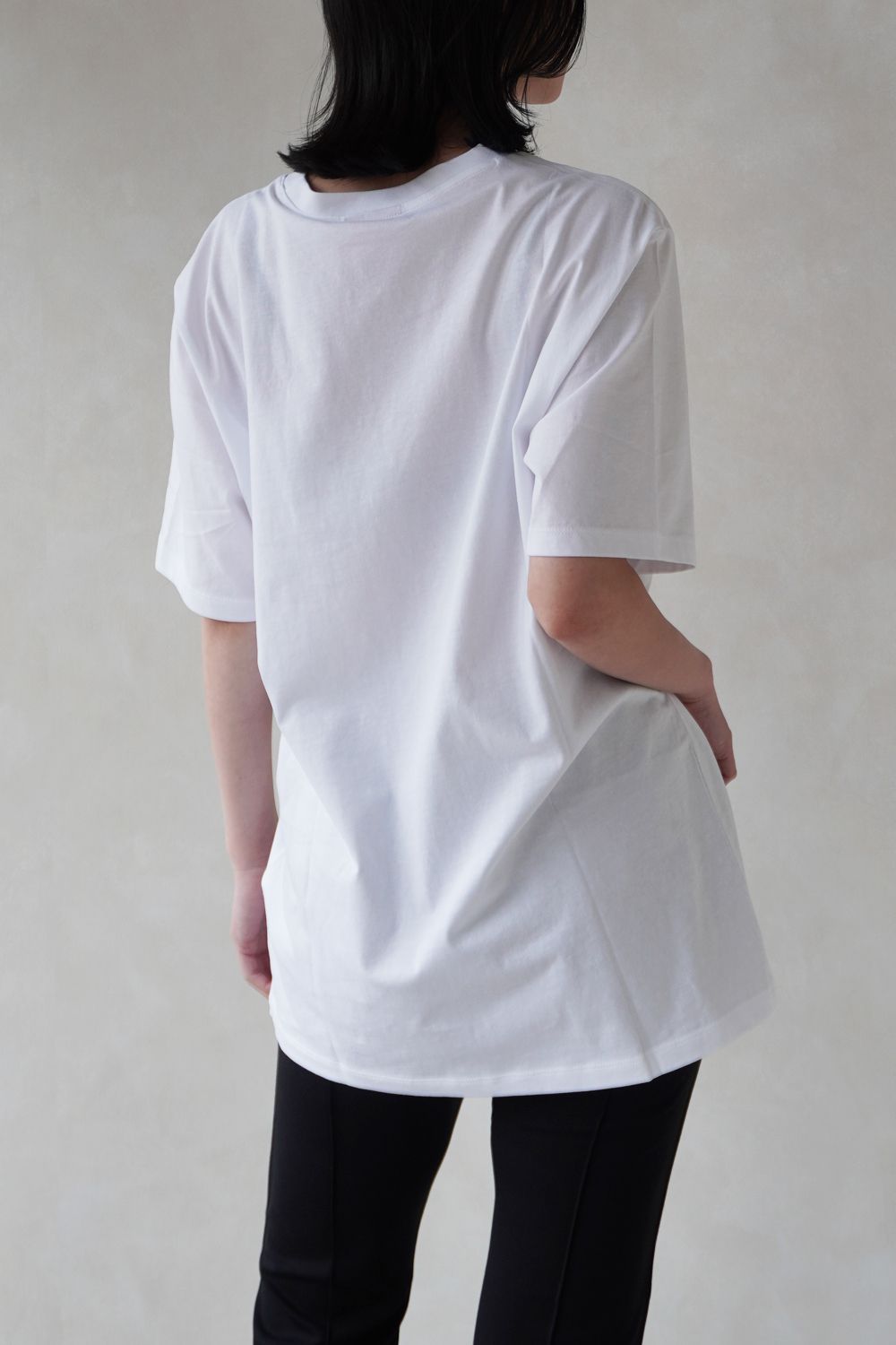 【HUGO RED】ラベルロゴ Tシャツ (ホワイト) / ユニセックス