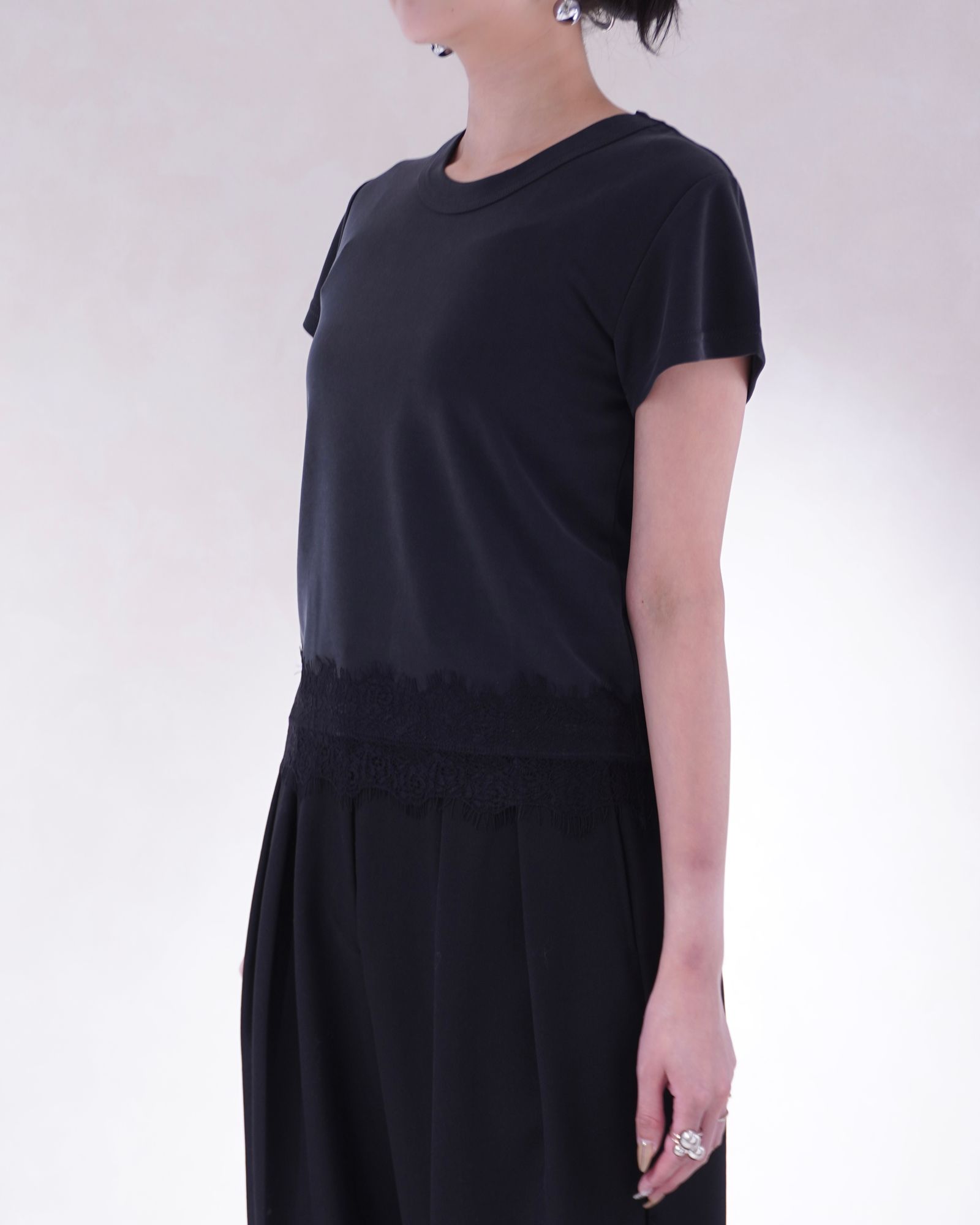 レース コンパクトTシャツ (ブラック) hem scallop lace compact T-Shirt (Black) /  26SS