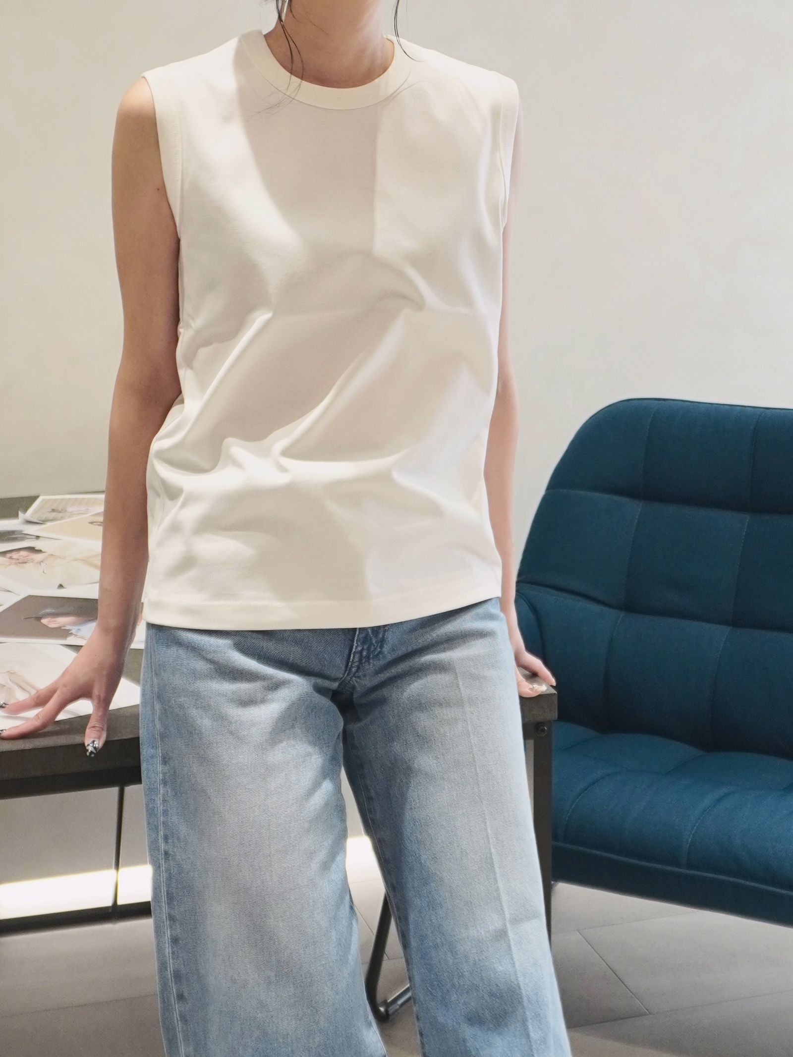 【25SS】REFINA SLEEVELESS T-SHIRT / リフィナスリーブレスTシャツ (オフホワイト)