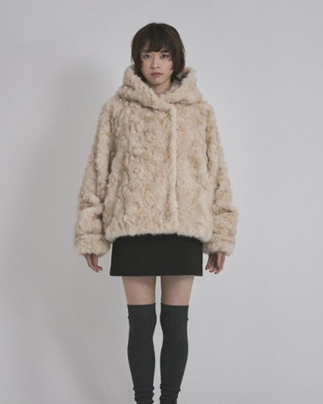 【先行予約】【26TH-07】ラビット調ファーフーディコート (クリーム) Rabbit Like Fur Hoodie Coat (Cream) /  エコファー  /  フェイクファー 【受注期間6/14 23:59まで】