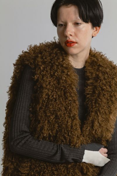 【25AW】CRINPED BOA VEST / クリンプドボアベスト (ブラウン)