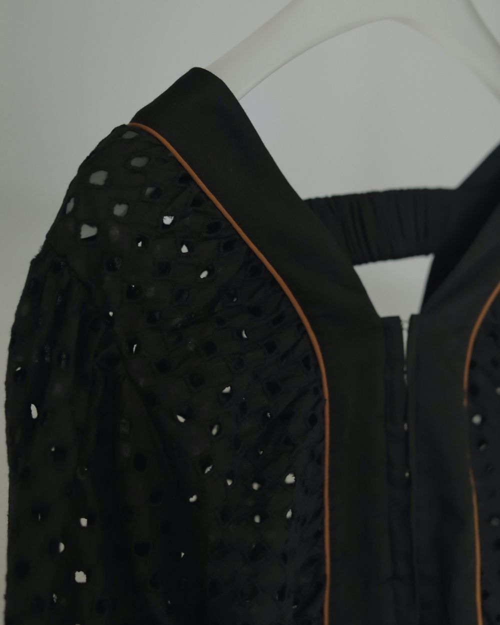 Volume Cutwork Blouse / ボリューム カットワーク ブラウス (ブラック)