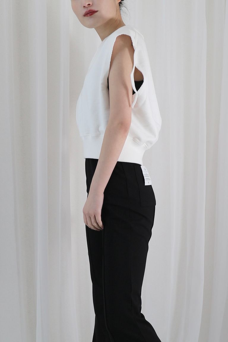 156cm 着用:36 (店内照明)