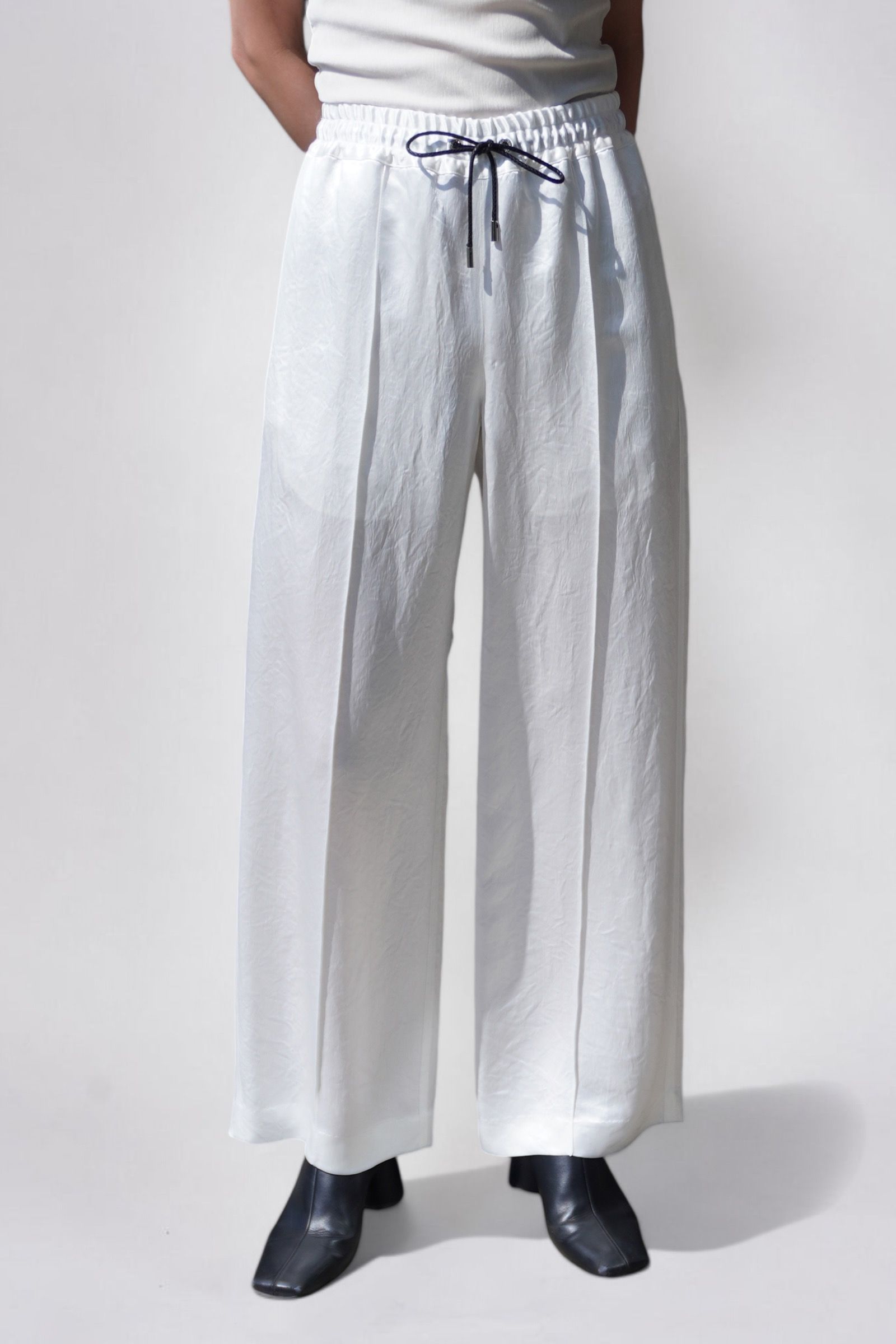 【24AW】SATIN RELAX PANTS / サテンリラックスパンツ (ホワイト)