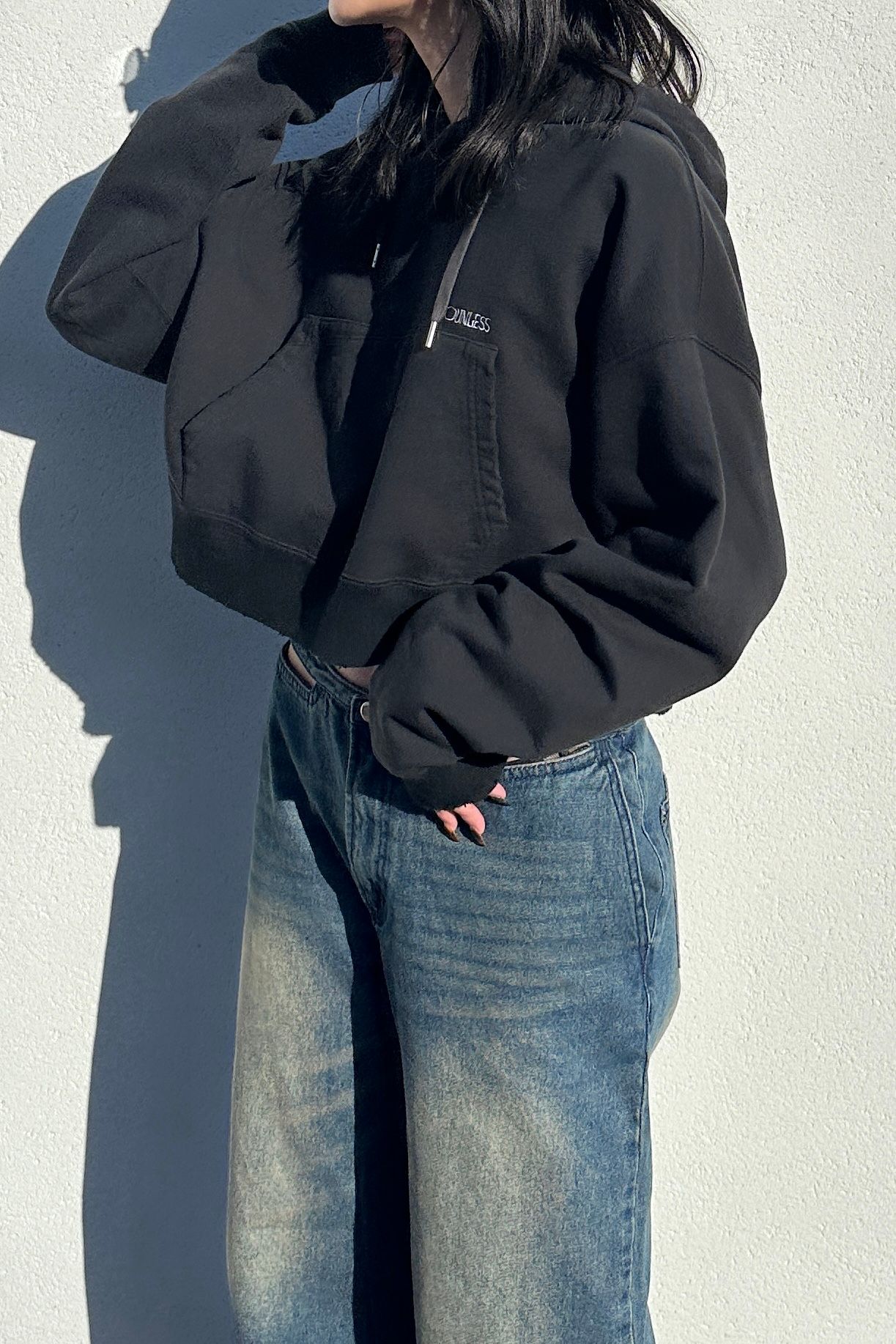 【残り1点】NOUNLESS SHORT HOODIE TOPS (NOIR) / ショートフーディトップス ノワール