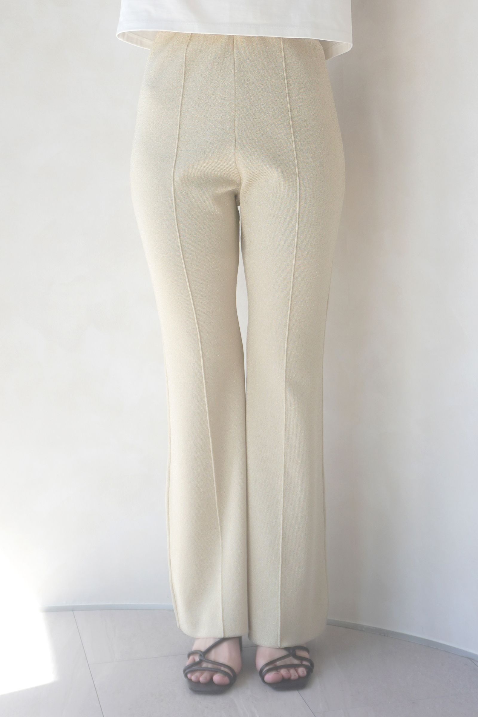 CENTER SEAM FLARE SILHOUETTE KNIT PANTS / センターシームフレアシルエットニットパンツ (ゴールド)