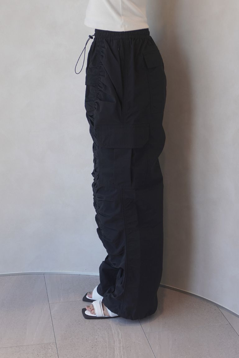 163cm 47kg 裾絞りなし