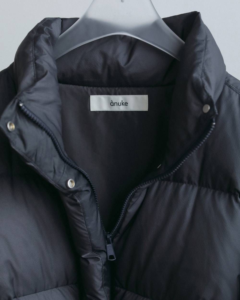 スタンドカラーダウンジャケット (チャコールグレー) Standcollar Down Jacket (Charcoal gray) / 26AW 【6月29日まで期間限定予約】