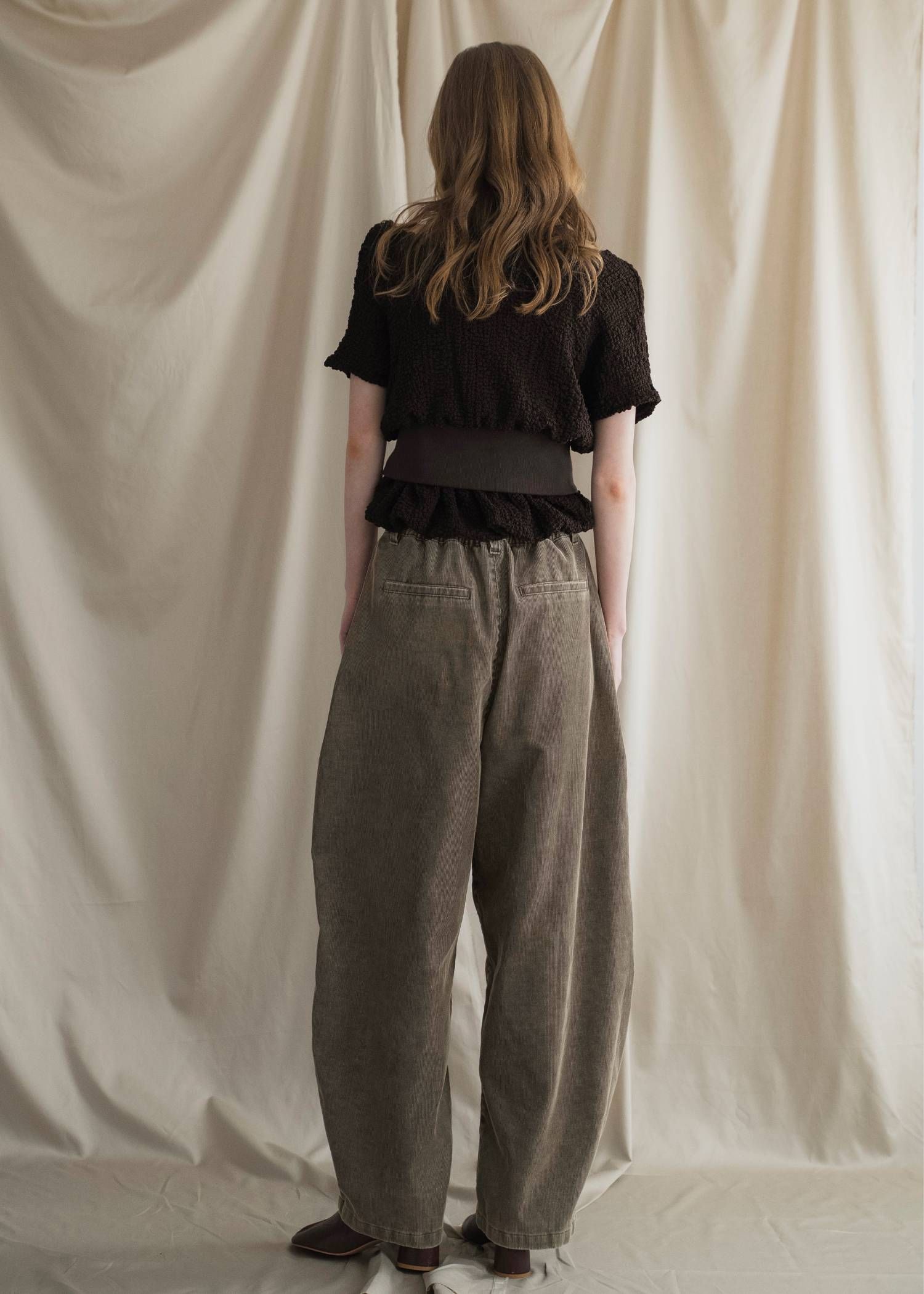 サイドタック コーデュロイ カーブパンツ (アーモンド) side tuck chemical wash corduroy curve PT (Almond) /  26AW