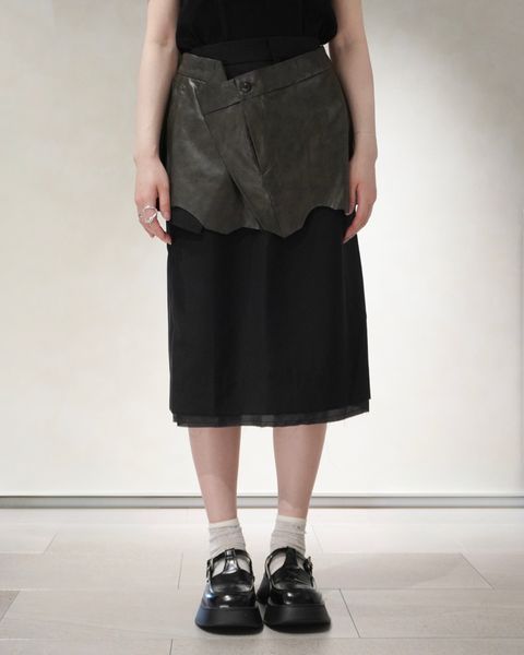 レイヤード ミディアム丈スカート (レザーブラック) cut layered mid length skirt (Leatherblack) /  26SS