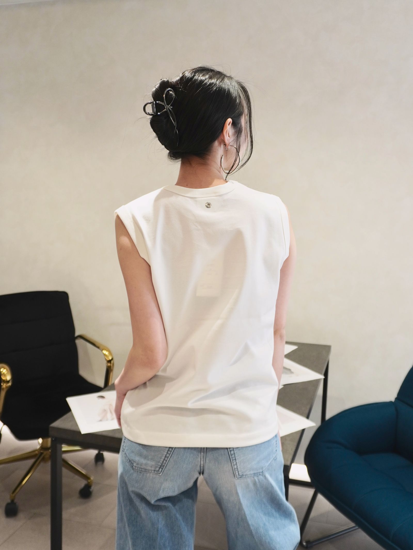 【25SS】REFINA SLEEVELESS T-SHIRT / リフィナスリーブレスTシャツ (オフホワイト)