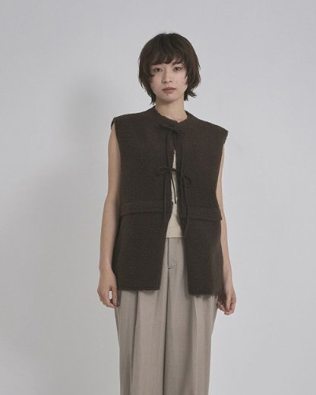 【先行予約】【26TH-15】ムートン調ボアショートベスト (ブラウン) Mouton Like Boa Short Vest (Brown) /  エコファー  /  フェイクファー 【受注期間6/14 23:59まで】