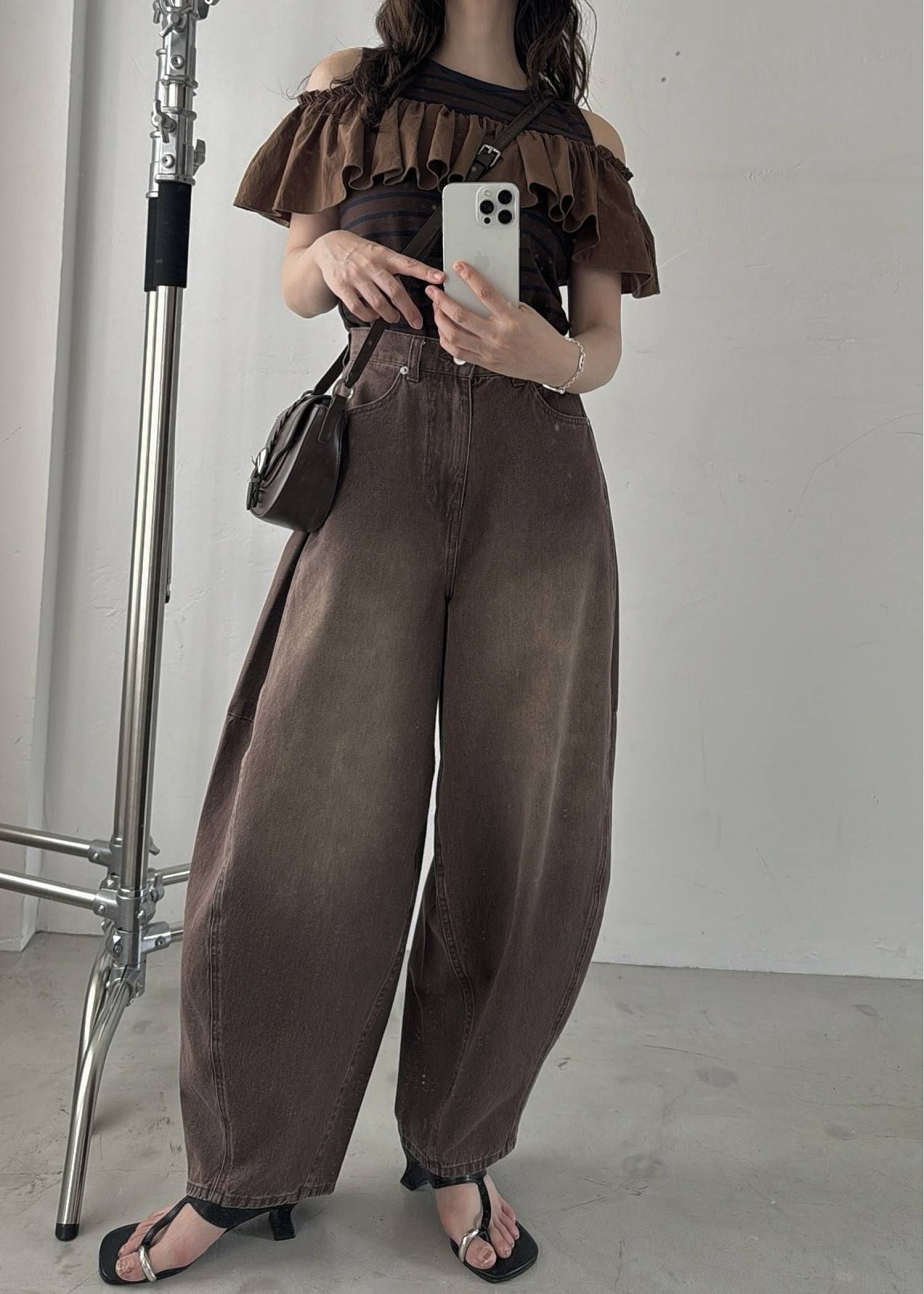 ショルダーフリル ボーダートップス (ブラウン) convertible shoulder frill border tops (Brown) /  26SS