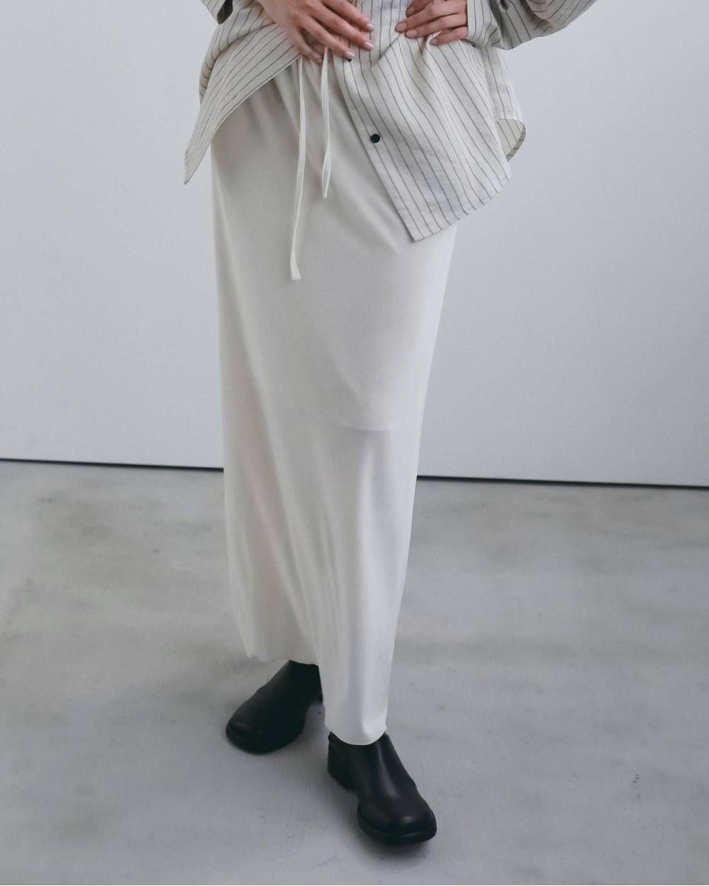 べロアペンシルスカート (アイボリー) Velour Pencil SK (Ivory) / 26AW 【6月29日まで期間限定予約】